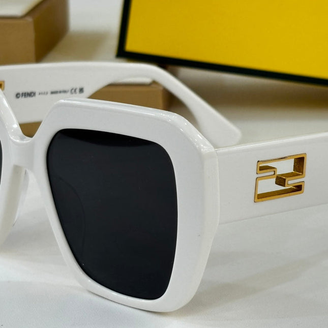 OVERSIZED FIRST CRYSTAL SQUARE FRAME SUNGLASSES FE40105 IN ACETATE