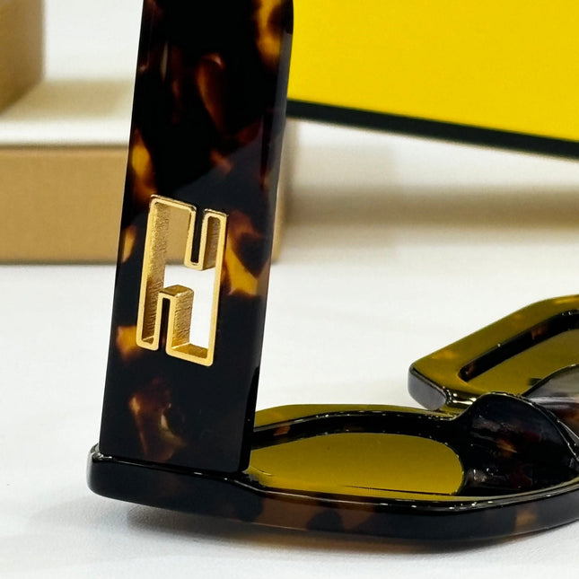 OVERSIZED FIRST CRYSTAL SQUARE FRAME SUNGLASSES FE40105 IN ACETATE