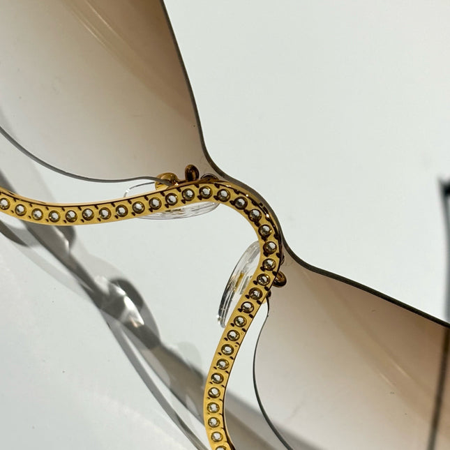 CRYSTAL STUDDED CAT-EYE FRAME SUNGLASSES FE40158 IN METAL