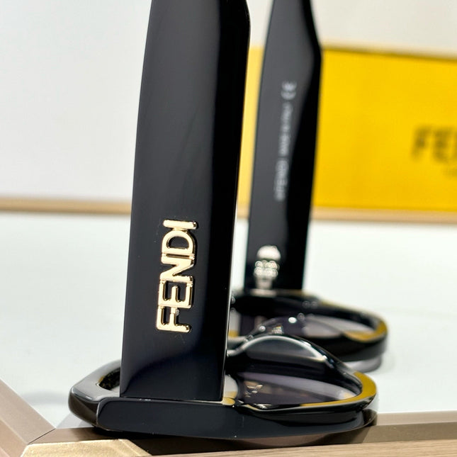 FEN EVOLUTION CHUNKY GEOMETRIC FRAME SUNGLASSES FE40118 IN ACETATE