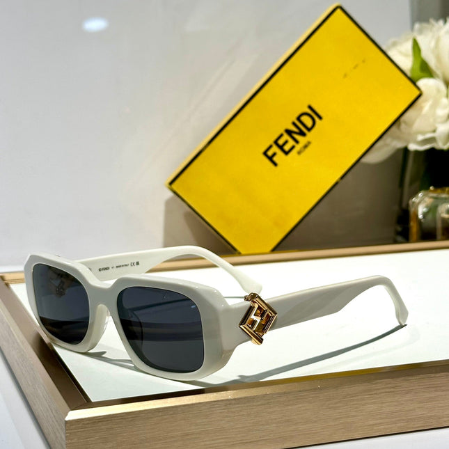 ROMA RECTANGULAR FRAME SUNGLASSES FE40151U IN ACETATE