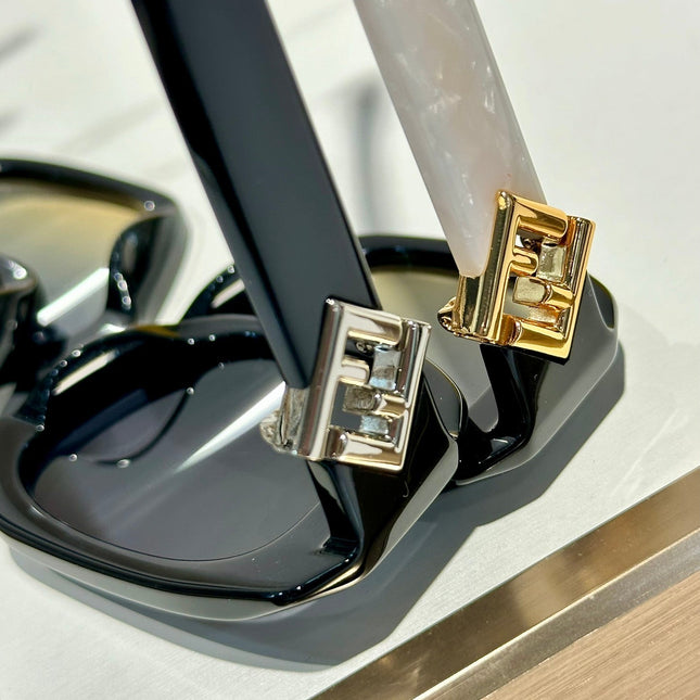 ROMA RECTANGULAR FRAME SUNGLASSES FE40151U IN ACETATE