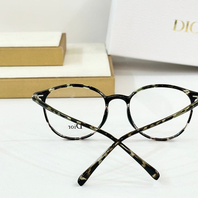 MONTAIGNE SUNGLASS CD S17F IN ACETATE