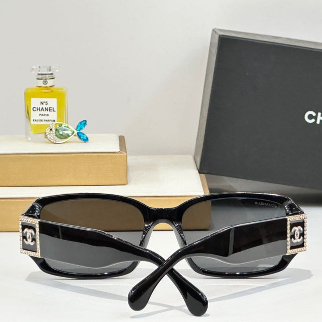 RECTANGULAR SUNGLASSES CH4366 IN ACETATE EMBOSSED CRYSTAL