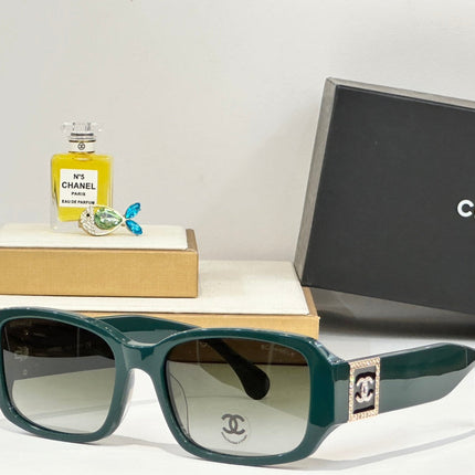 RECTANGULAR SUNGLASSES CH4366 IN ACETATE EMBOSSED CRYSTAL