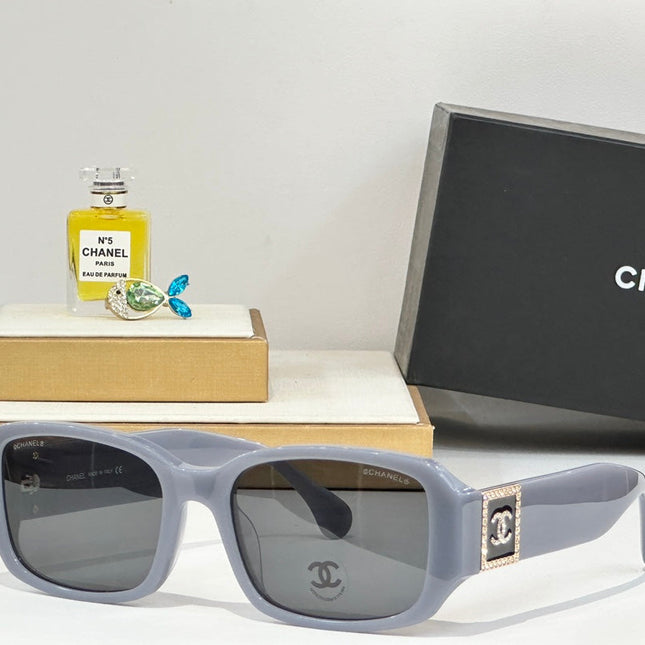 RECTANGULAR SUNGLASSES CH4366 IN ACETATE EMBOSSED CRYSTAL