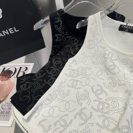 SLEEVELESS TOP 643224 IN WHITE COTTON EMBOSSED LOGO