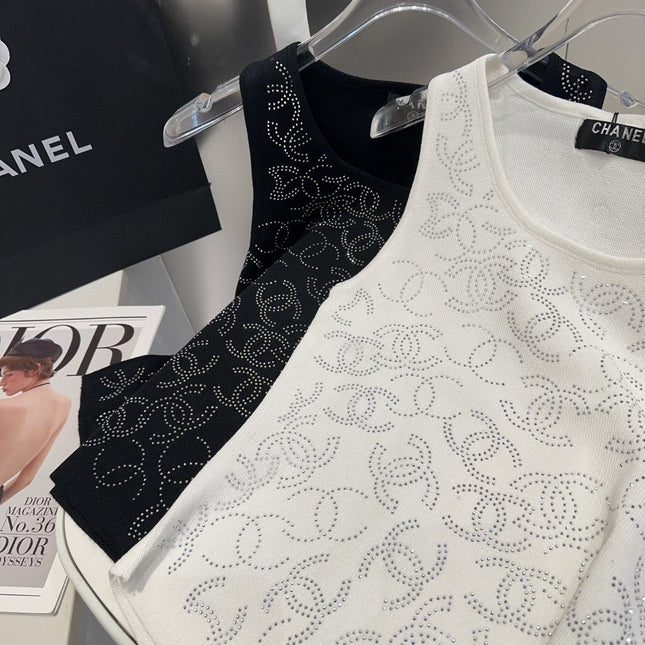 SLEEVELESS TOP 643224 IN WHITE COTTON EMBOSSED LOGO