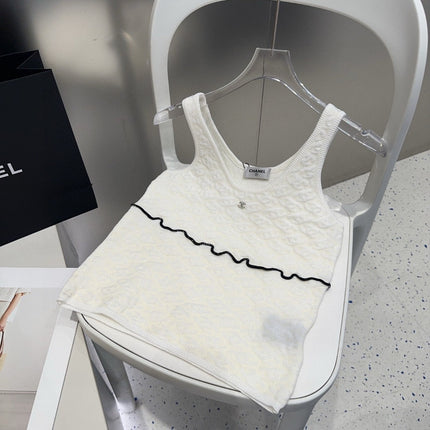 SLEEVELESS TOP 640633 IN WHITE COTTON RAISED LOGO