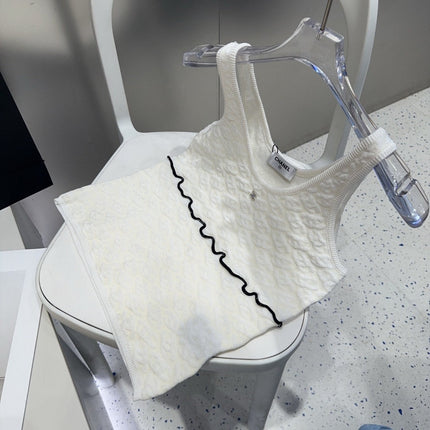 SLEEVELESS TOP 640633 IN WHITE COTTON RAISED LOGO