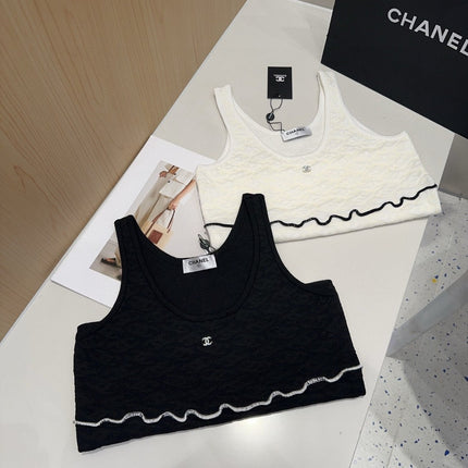 SLEEVELESS TOP 640633 IN WHITE COTTON RAISED LOGO