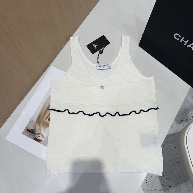 SLEEVELESS TOP 640633 IN WHITE COTTON RAISED LOGO