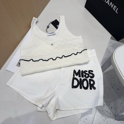 SLEEVELESS TOP 640633 IN WHITE COTTON RAISED LOGO