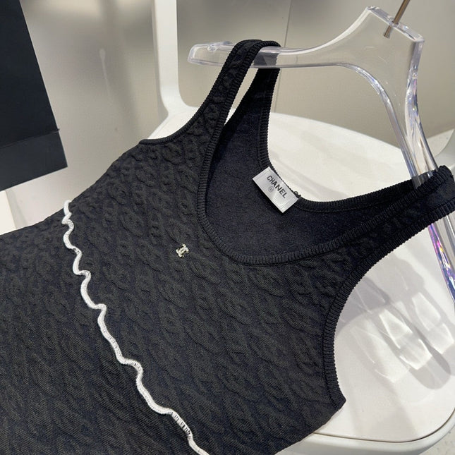 SLEEVELESS TOP 640632 IN BLACK COTTON RAISED LOGO