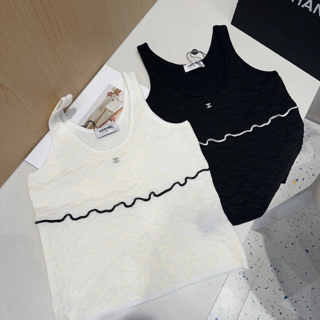 SLEEVELESS TOP 640632 IN BLACK COTTON RAISED LOGO