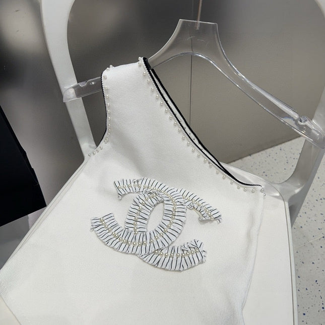 ONE SHOULDER TOP 622140 IN WHITE COTTON EMBOSSED PEARL TRIM