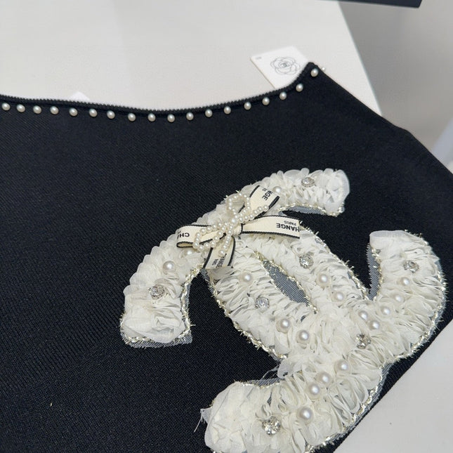 ONE SHOULDER TOP 643219 IN BLACK COTTON EMBOSSED PEARL