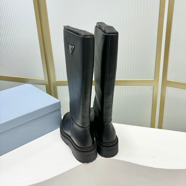 KNEE BOOTS WITH TRIANGLE LOGO IN BLACK CALFSKIN