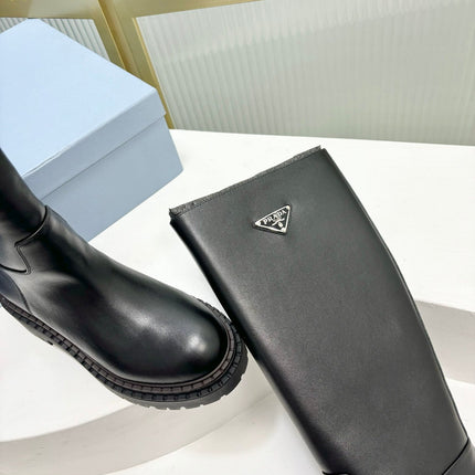 KNEE BOOTS WITH TRIANGLE LOGO IN BLACK CALFSKIN