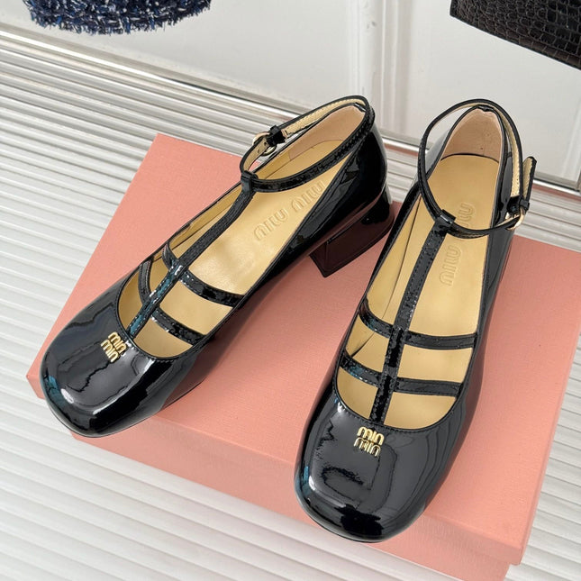 BALLET PUMPS WITH STRAP IN BLACK GLOSSY LAMBSKIN