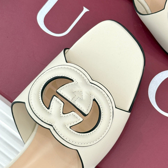 SLIDE SANDALS IN CREAM WHITE CALFSKIN