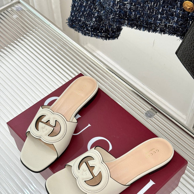 SLIDE SANDALS IN CREAM WHITE CALFSKIN