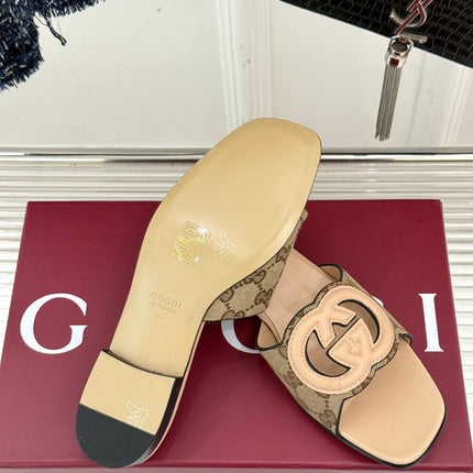 SLIDE SANDALS IN BEIGE CALFSKIN