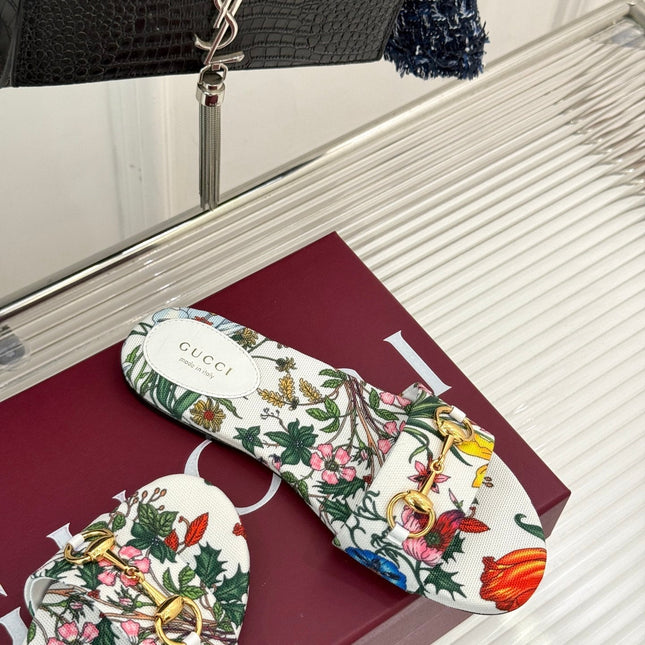 SLIDE SANDALS IN WHITE FABRIC FLORAL AND LEAF PRINT