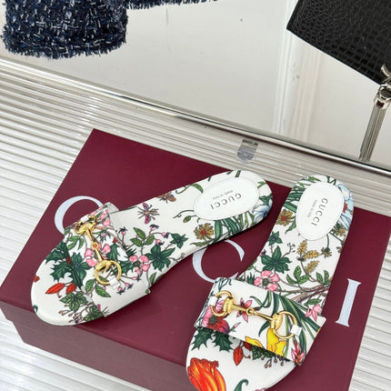 SLIDE SANDALS IN WHITE FABRIC FLORAL AND LEAF PRINT