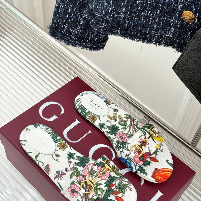 SLIDE SANDALS IN WHITE FABRIC FLORAL AND LEAF PRINT