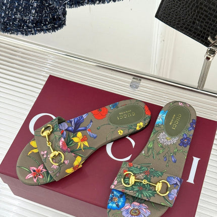 SLIDE SANDALS IN WARM BEIGE FABRIC FLORAL AND LEAF PRINT