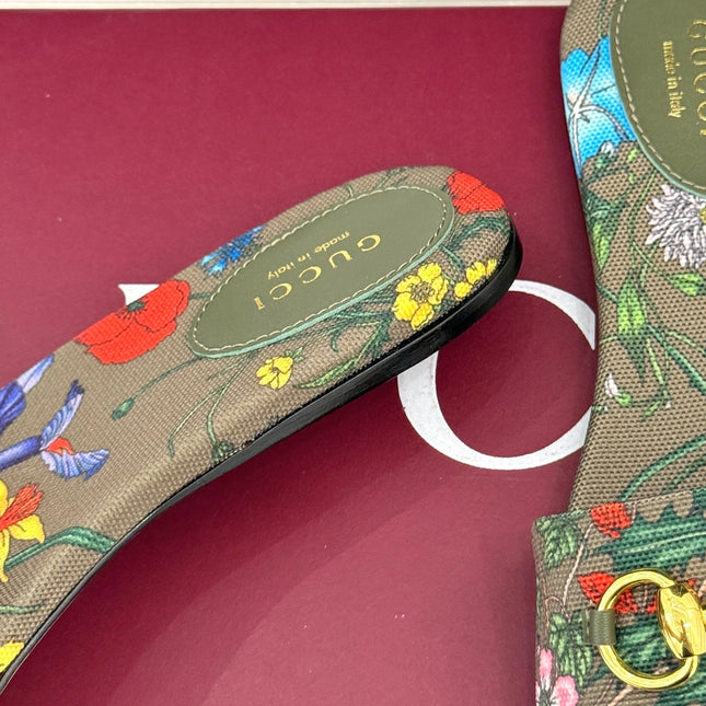 SLIDE SANDALS IN WARM BEIGE FABRIC FLORAL AND LEAF PRINT