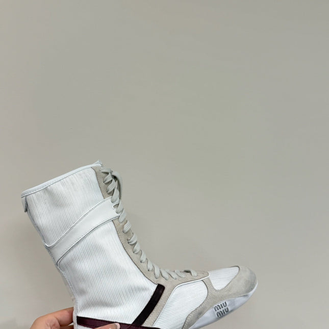 LACE-UP BOOTS IN BEIGE SUEDE AND WHITE MESH