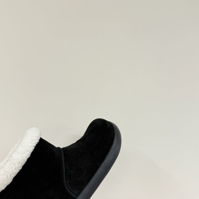 ANKLE BOOTS IN BLACK SUEDE AND FLEECE LINING