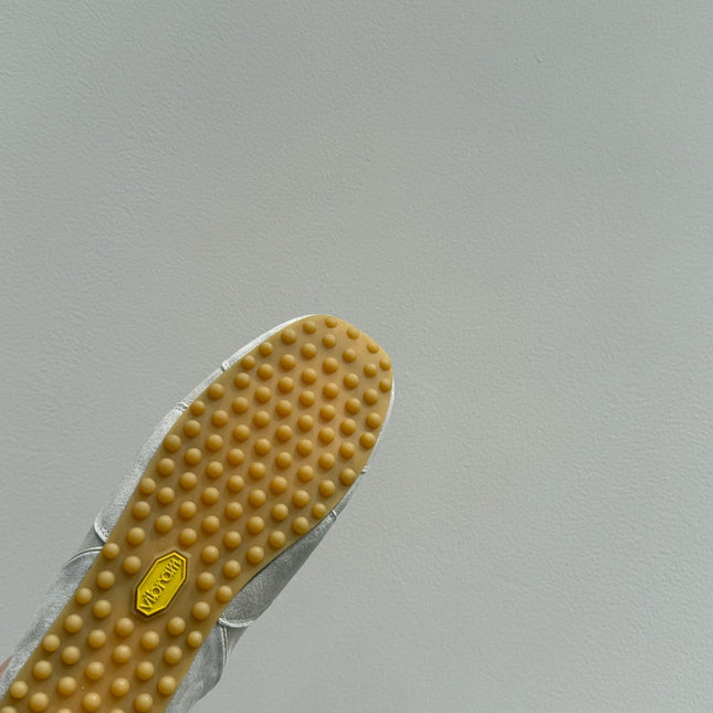 LACE-UP SNEAKER IN BEIGE SUEDE