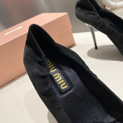 POINTED-TOE HIGH HEEL PUMPS IN BLACK SUEDE