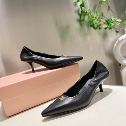 POINTED-TOE MID HEEL PUMPS IN BLACK SMOOTH LAMBSKIN