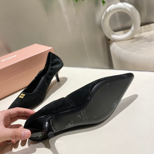 POINTED-TOE MID HEEL PUMPS IN BLACK SUEDE