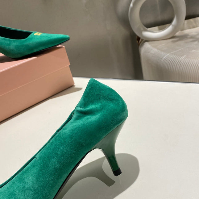 POINTED-TOE MID HEEL PUMPS IN GREEN SUEDE
