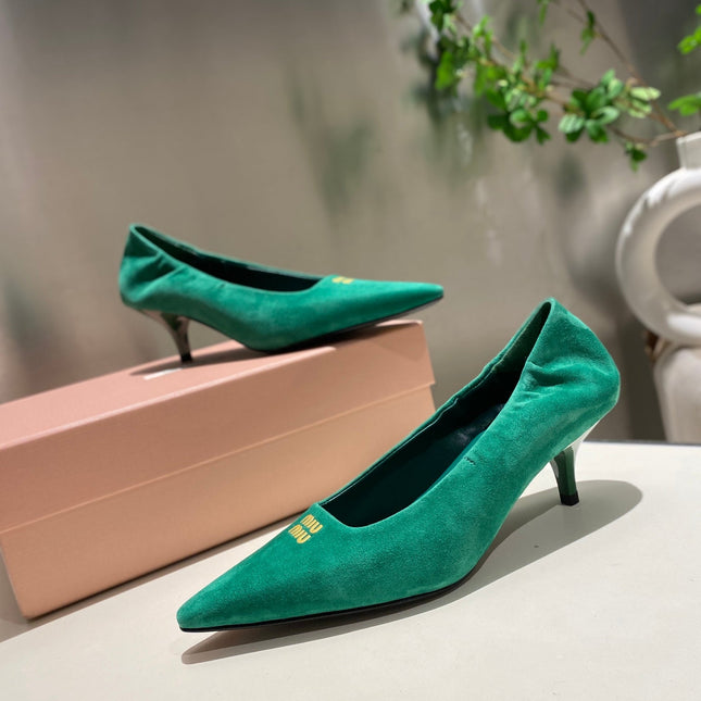 POINTED-TOE MID HEEL PUMPS IN GREEN SUEDE