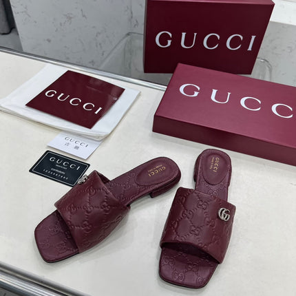 GG CASUAL SLIPPERS IN BURGUNDY RED CALFSKIN LOGO EMBOSSING