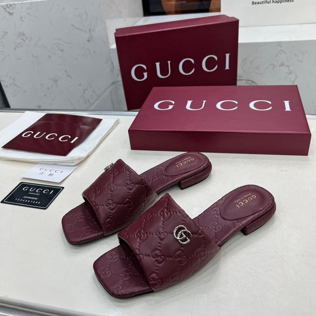 GG CASUAL SLIPPERS IN BURGUNDY RED CALFSKIN LOGO EMBOSSING