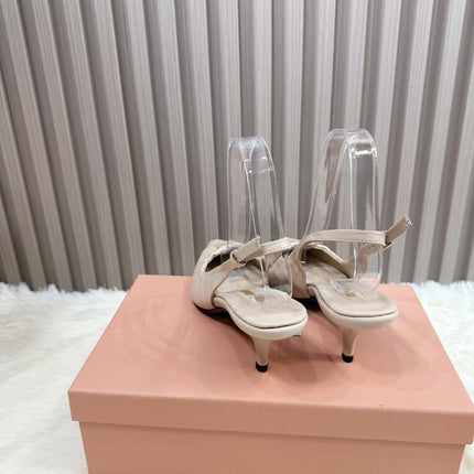 POINTED-TOE SLINGBACK IN BEIGE LAMBSKIN