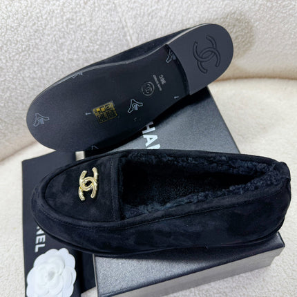 LOAFER IN BLACK SUEDE AND WOOL LINING