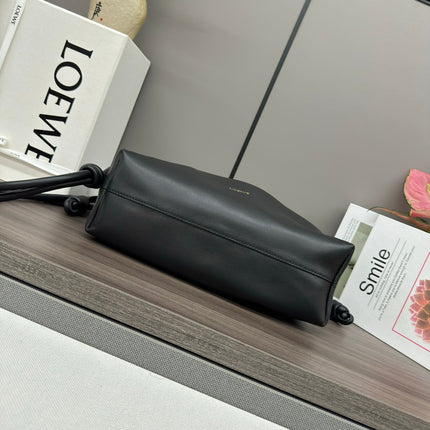 LOE MEDIUM 30 FLAMENCO PURSE BUCKET IN BLACK LAMBSKIN