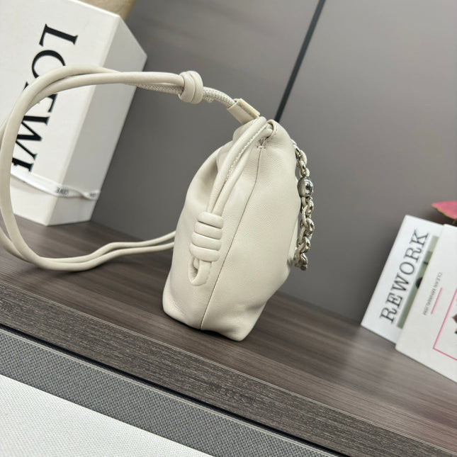 LOE 23 FLAMENCO PURSE BUCKET IN WHITE LAMBSKIN