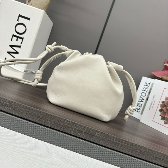 LOE 23 FLAMENCO PURSE BUCKET IN WHITE LAMBSKIN