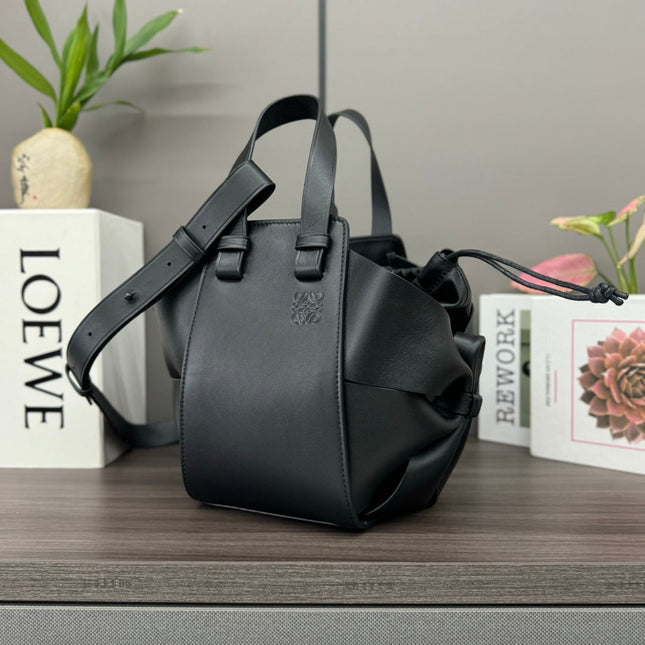 LOE 27 HAMMOCK COMPACT BAG IN BLACK CALFSKIN