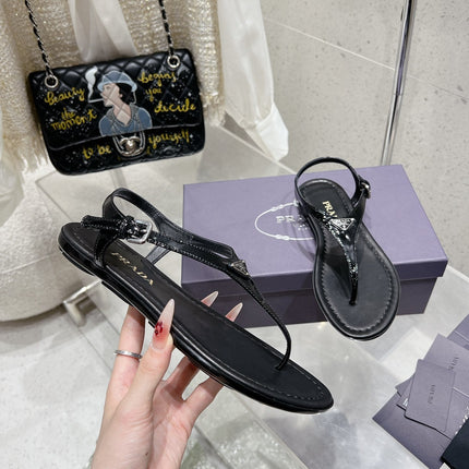 PRA PATENT LEATHER THONG SANDALS BLACK