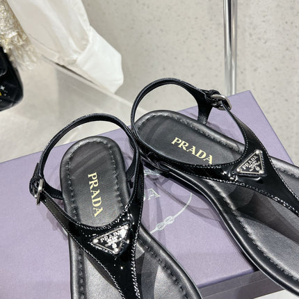 PRA PATENT LEATHER THONG SANDALS BLACK